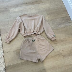 Daily Drills Reversible Tan Lounge Set